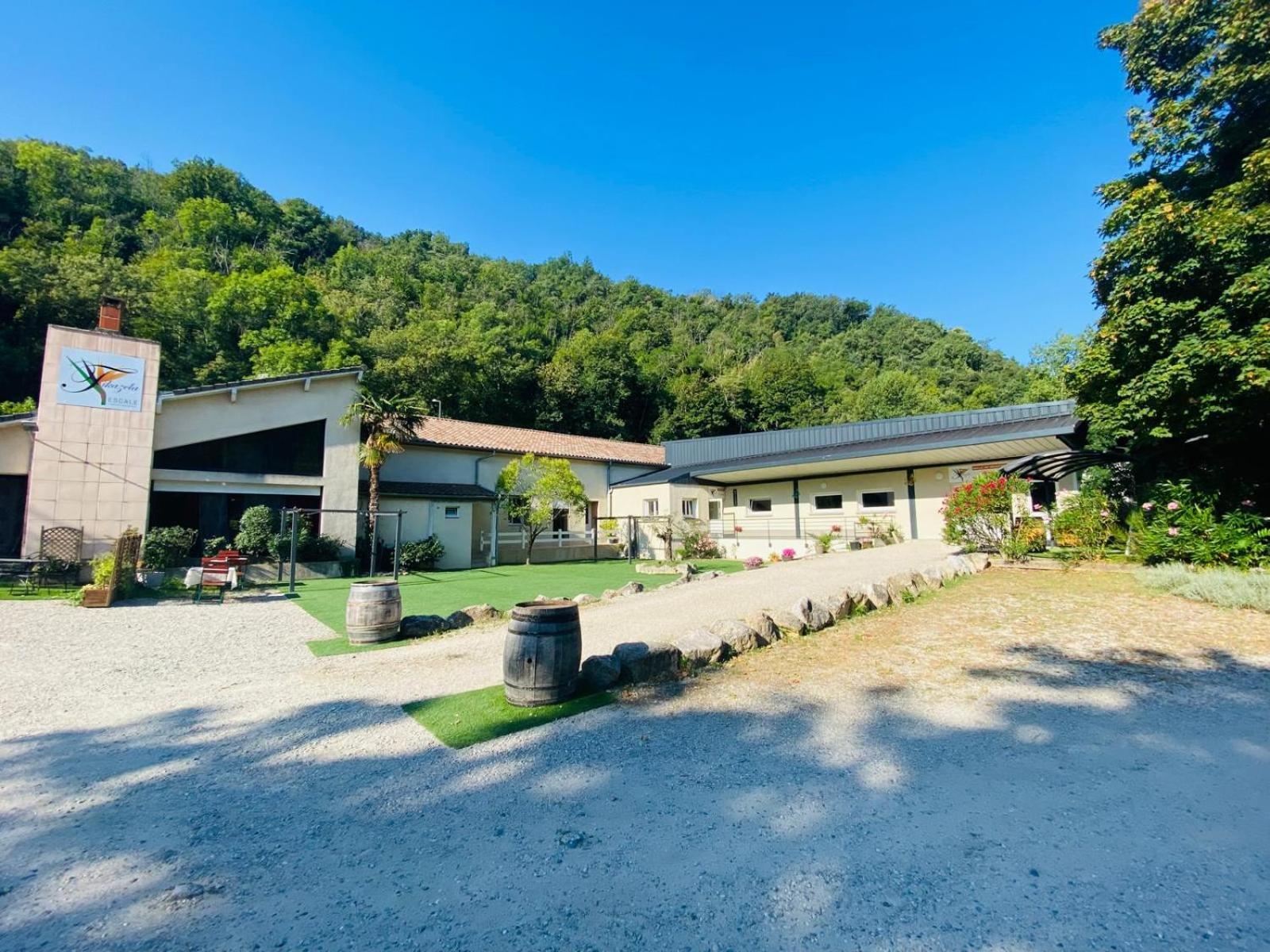 Tikazela - Escale Hotel *